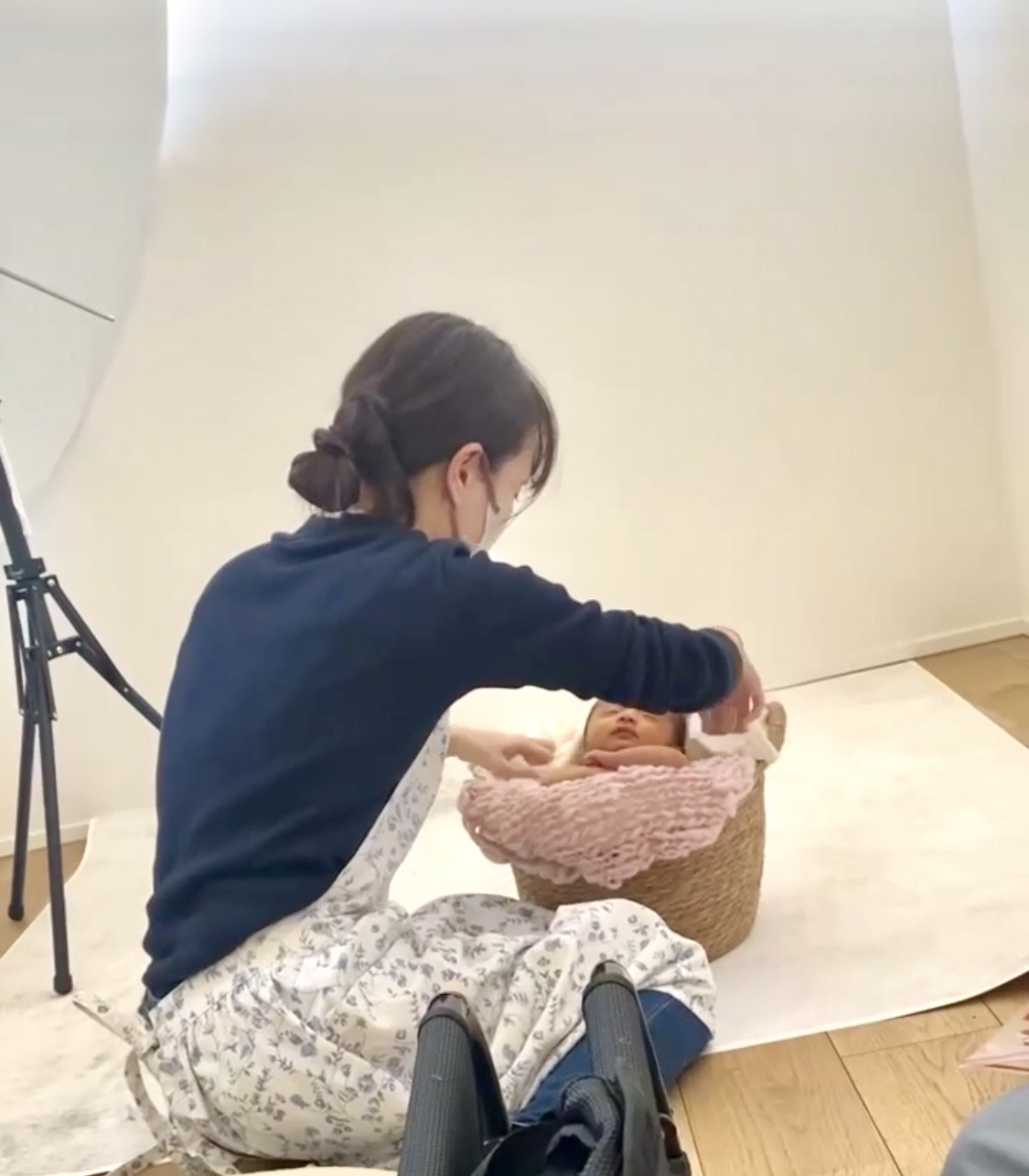 赤ちゃんの撮影をしている様子